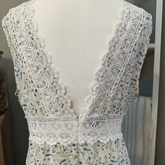☀️BNWOT Floral Print Guipure Lace Insert Ruffle Trim Dress! - Picture 8 of 9